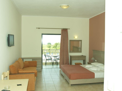 Perdika Resort (Karavostasi)