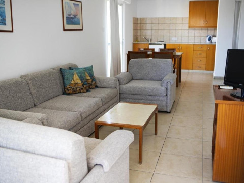 SUN HALL BEACH HOTEL APARTMENTS (Larnaca City)