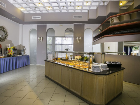 Happy Days (Adults Only 16+) - Tholos