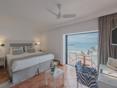 Knossos Beach Bungalows and Suites 