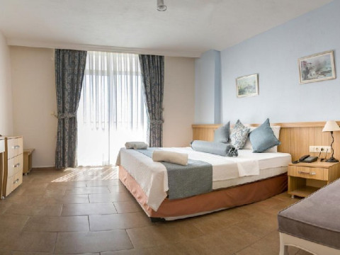 Ponz Hotel