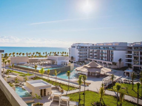 Majestic Elegance Costa Mujeres