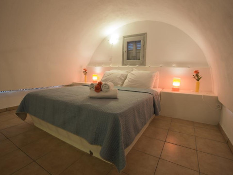 Odysseas (Perivolos - Santorini)