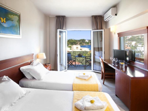 Nimfi Hotel ex Tomato Beach Hotel