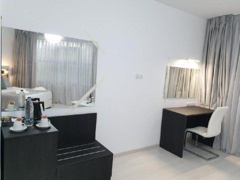 BOSS BOUTIQUE ATHENS