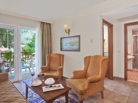 AKKA HOTELS CLAROS