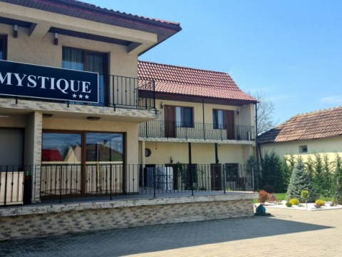 . MYSTIQUE CAMERE DE INCHIRIAT