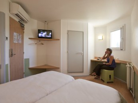 IBIS BUDGET LYON L ISLE D ABEAU
