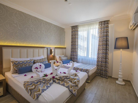 CLUB BIG BLUE SUITE HOTEL