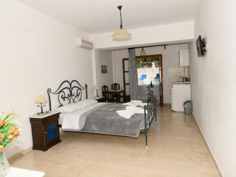 Sunflower Hotel Santorini (Kamari)