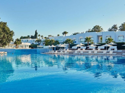 SO WHITE CLUB RESORT 
