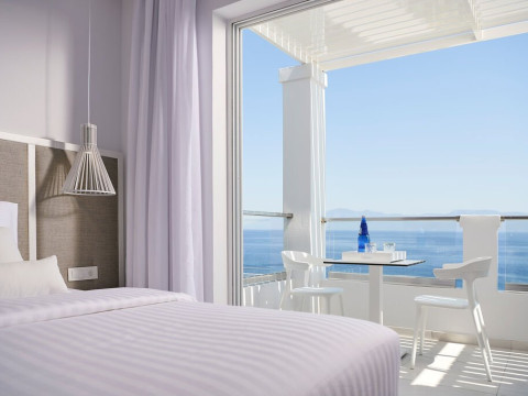 Dimitra Beach Hotel and Suites (Agios Fokas)