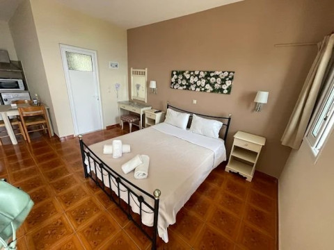 Lorraines Apartments