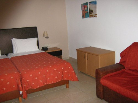 Lagomandra Beach& Suites