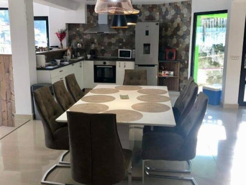 NOAH river house