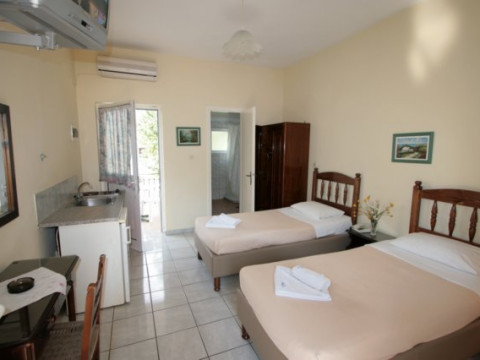 Village Inn Studios Family Apartments (Laganas)