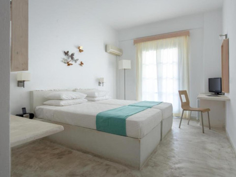 28 Hotel Santorini (Kamari) 