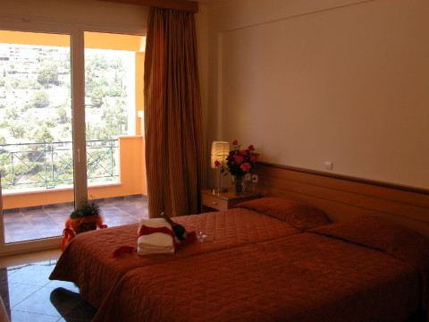 ITHEA SUITES HOTEL (Ermones) (C)