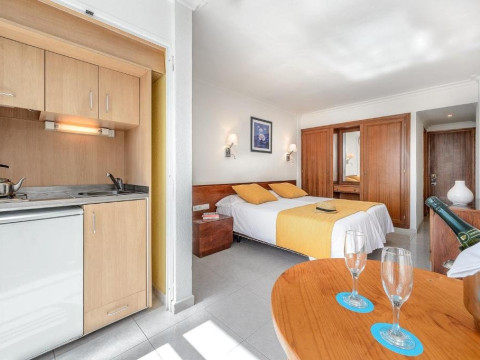 VIBRA BAY APARTHOTEL