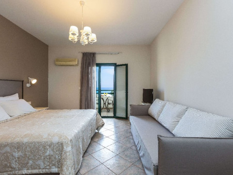Manos Palace (K)