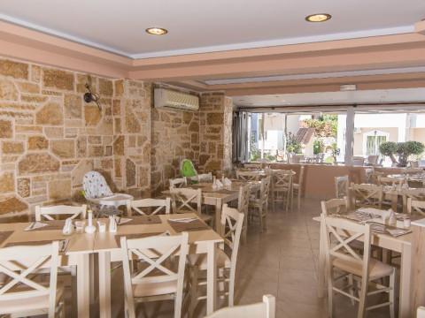 Maistrali Hotel (Tragaki )
