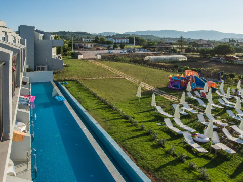 Golden Coast Resort 