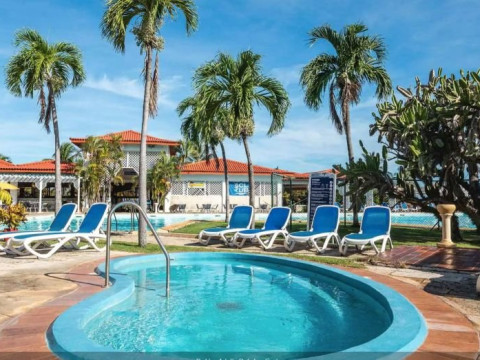 Be Live Adults Only Los Cactus