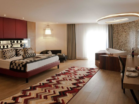 DELPHIN IMPERIAL