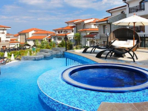 VINEYARDS RESORT
