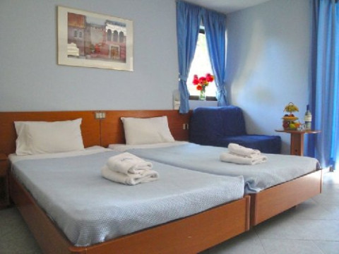 Dionyssos Hotel and apartments (Chanioti- Kassandra)