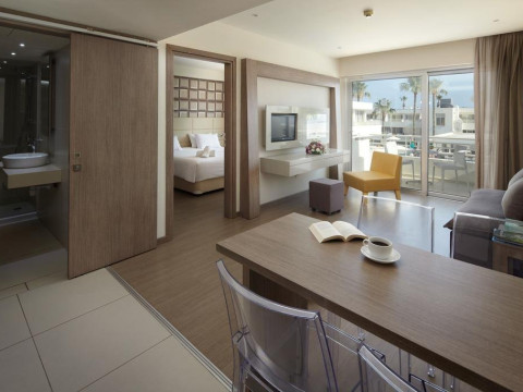 MELPO ANTIA SUITES