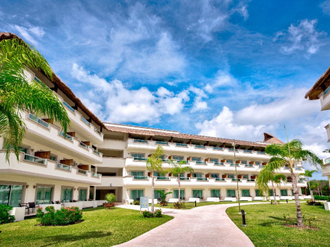 Bluebay Grand Esmeralda