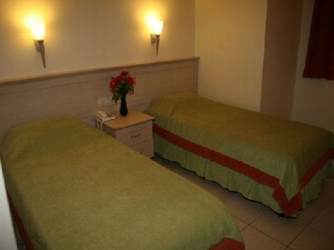 JULIAN CLUB HOTEL 