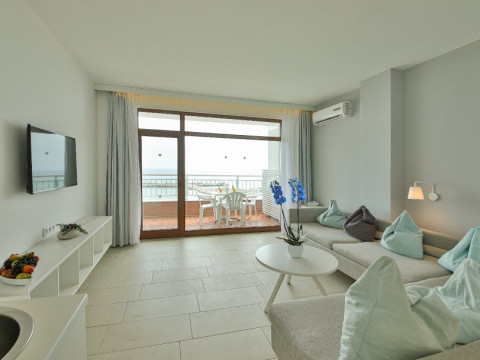 WHITE LAGOON  RESORT