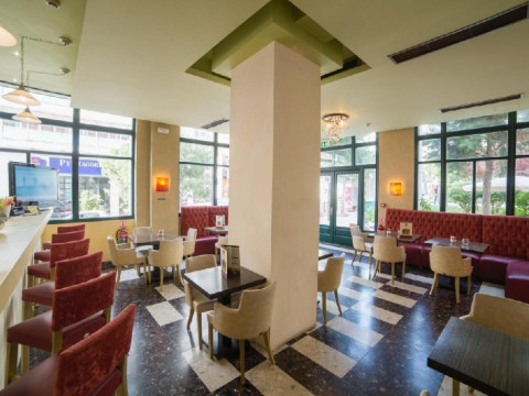 Delphi Art Hotel