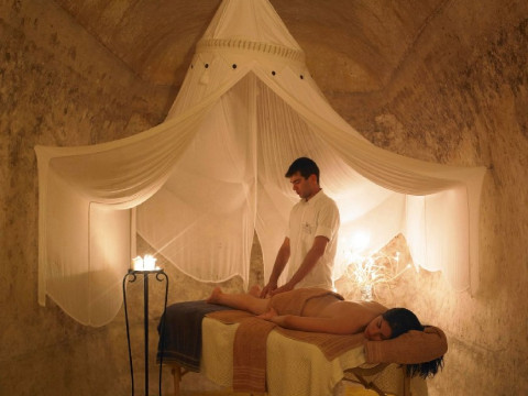 Suites of the Gods Cave Spa Hotel (Megalochori - Santorini)