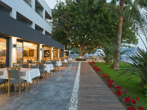 FLORIA BEACH HOTEL