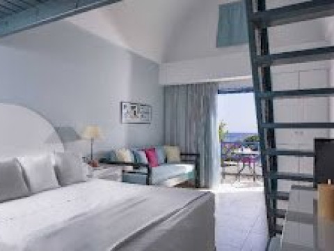 Veggera Hotel (Perissa Santorini)