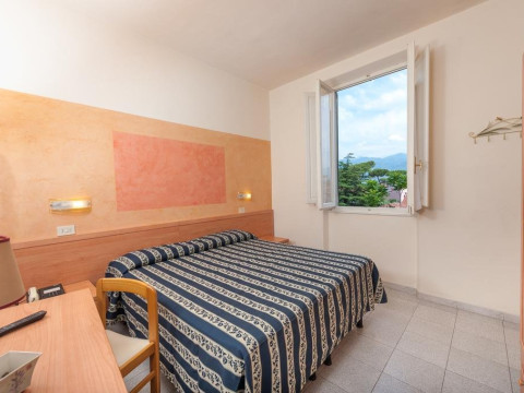 Apuana (Turism seniori si nonseniori)