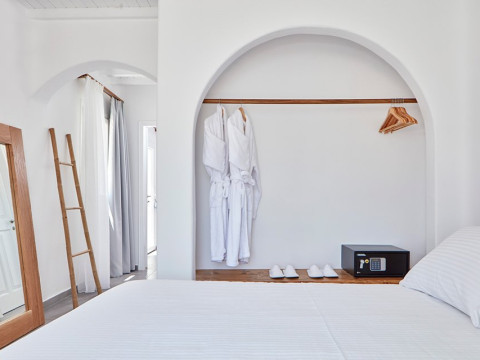 Mykonos Waves Beach House and Suites (K)