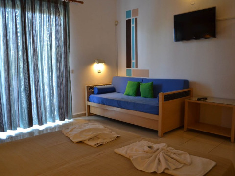 White Palace Studios (Faliraki) - clasificare 3 chei