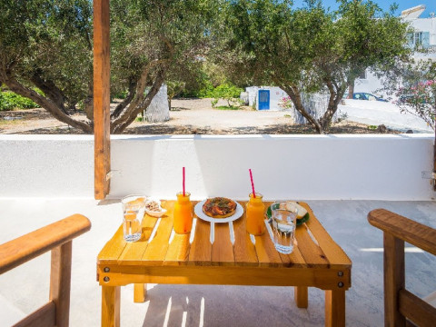 Takiss Rooms - Pollonia (Milos)