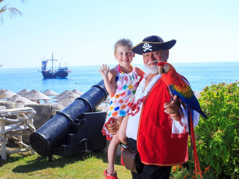 PIRATES BEACH CLUB