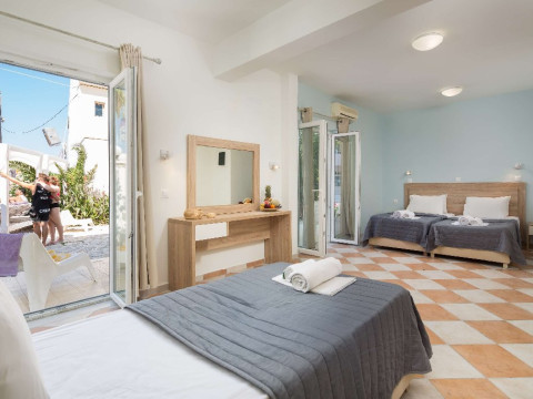 Paralia Studios (Kavos)