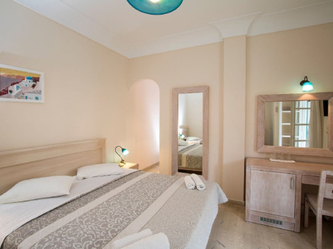 Andreas Hotel (Kamari Santorini)