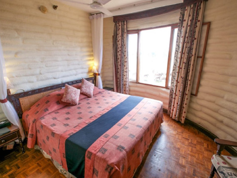 Safari Tsavo East - West (2 nopti) + Bamburi Beach (5 nopti)
