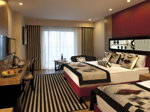 DELPHIN IMPERIAL