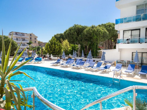 Ponz Hotel