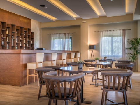 Elegance Luxury Suites (Tragaki)