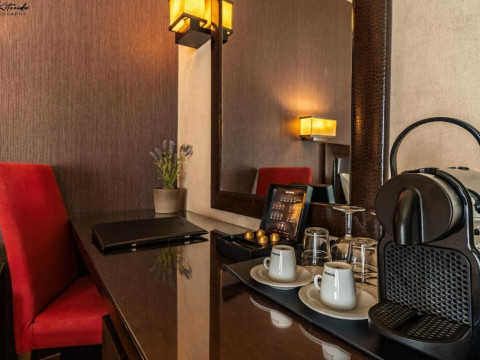 Avra Hotel